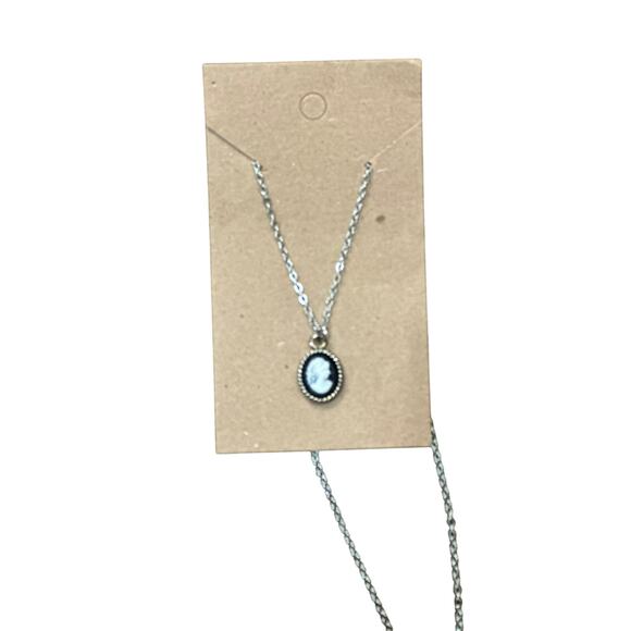 💚Petite Cameo pendant with silver chain necklace - Picture 5 of 6